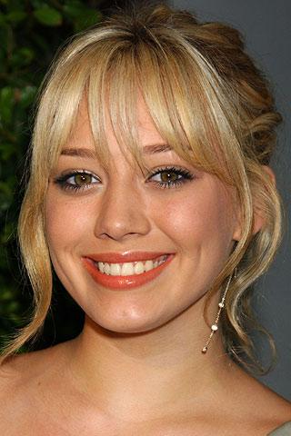 Hilary Duff 2003 gadā viņas... Autors: agii91 Slavenību zobi. Pirms un pēc.