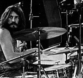 2 vieta John Bonham Spēlējis... Autors: BomzisLenijs Top 5 labākie roka bundzinieki