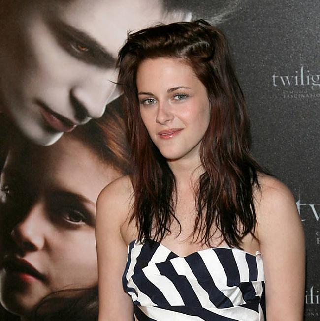  Autors: Fosilija Kristen Jaymes Stewart