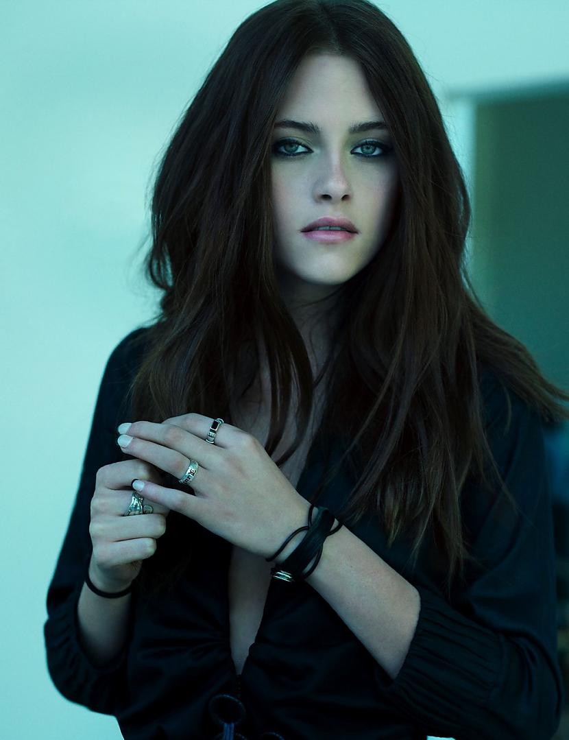  Autors: Fosilija Kristen Jaymes Stewart