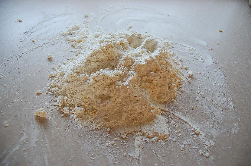 Izveidojam miltu eļļas cukura... Autors: niinja no miltiem līdz picai