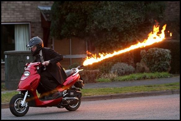   Autors: yoyed Džeimsa Bonda fans izgudro skuteri – uguns spļāvēju