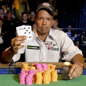 Par pokera Taigeru Vudu... Autors: the grauds Phil Ivey- iespējams labākais pokera spēlētājs pasaulē