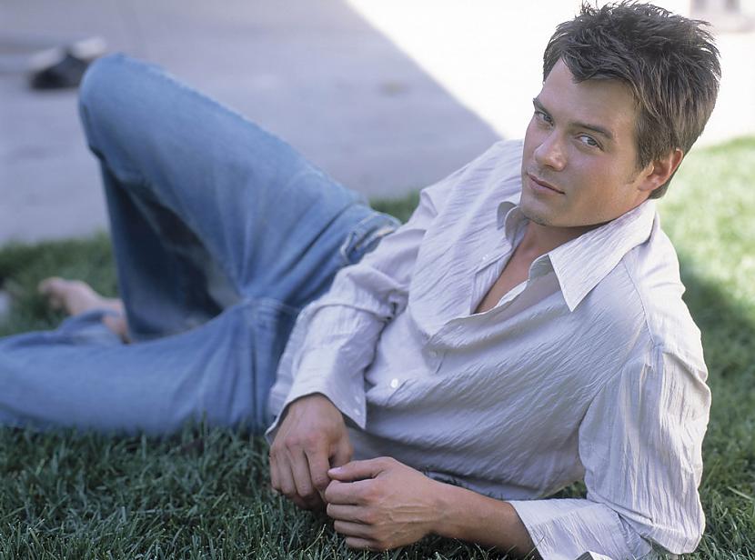   Autors: dea Josh Duhamel