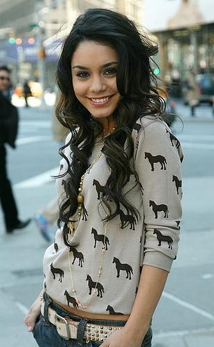  Autors: Evuxi Vanessa Hudgens