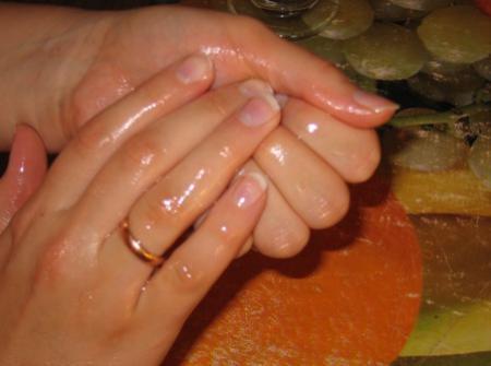Cietas rokas mazgā ūdenī kas... Autors: COLOO Skaistumkopšana