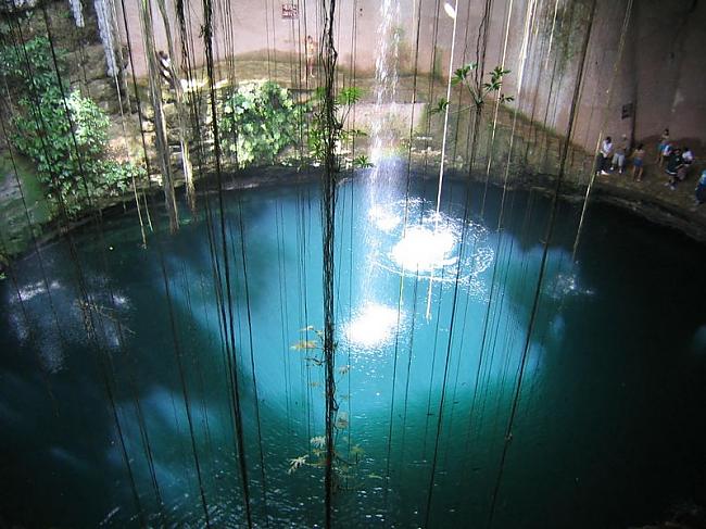 Cenote in Mayan Civilization... Autors: gun4a Piecas mistiskas vietas uz pasaules.