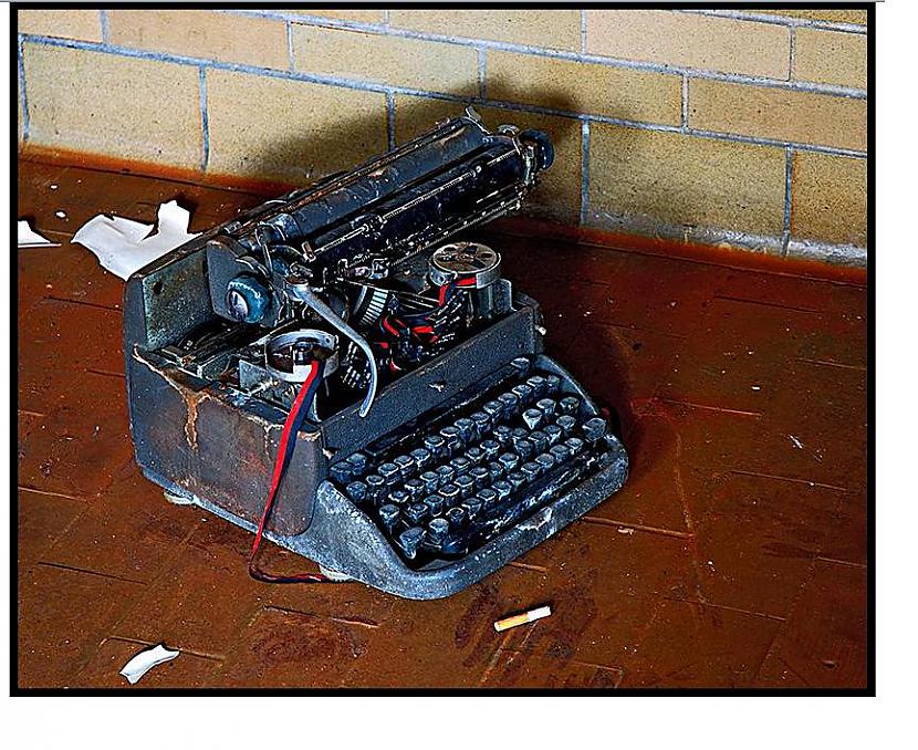 We spotted this old typewriter... Autors: Liver State Mental Hospital