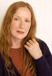 Frances Conroy Mātes Rūtas... Autors: sliņķe Sešas pēdas zem zemes [six feet under]