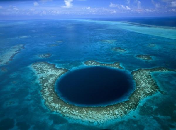 Great Blue Hole  BelizeCaurums... Autors: Shiroi Tenshi Tops ar dīvainākajiem caurumiem pasaulē...
