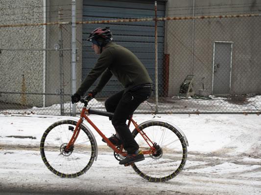 Cerams ka spēju kādam palīdzēt Autors: Nagla11 Vislētākais veids, kā braukt ar velosipēdu ziemā.