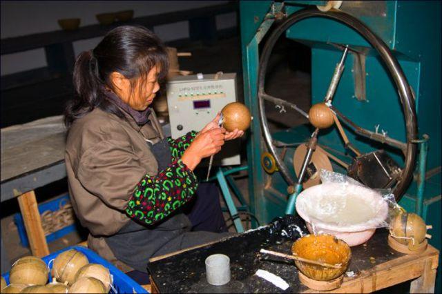  Autors: Apuu Neliels ieskats tajā, kā ķīniete ražo pirotehniku.