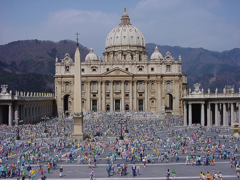 Svētā Pētera pāvesta bazilika... Autors: Cuukis 10 Lielākās katedrāles pasaulē