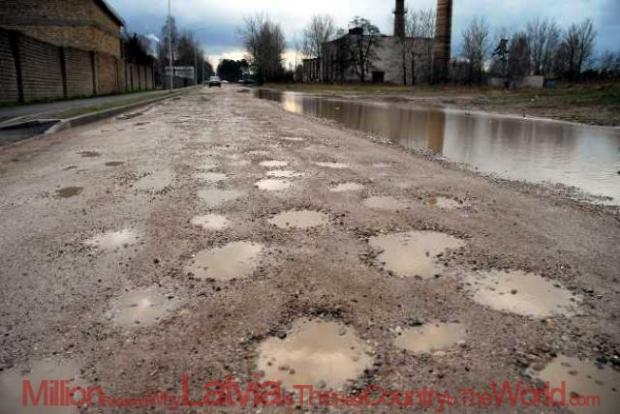  Autors: Ivarocks Mēs mīlam Latviju...