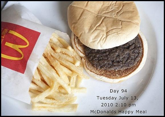  Pārliecināta ka pēc dažām... Autors: raiviiops McDonald’s Happy Meal nebojājas pat pēc 6 mēnešiem
