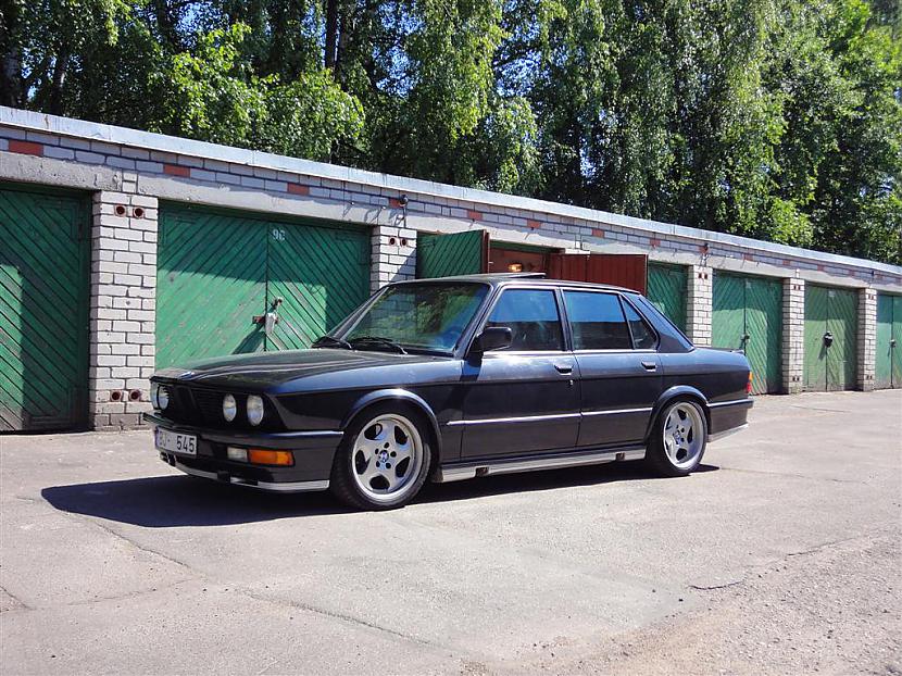 Klassiskais E28 5 sērija Autors: Nuro Interesanti BMW no Latvijas