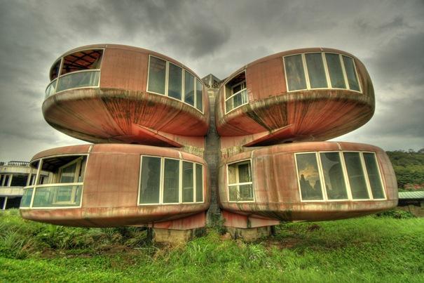 The Ufo House Sanjhih Taiwan Autors: dea freaky houses