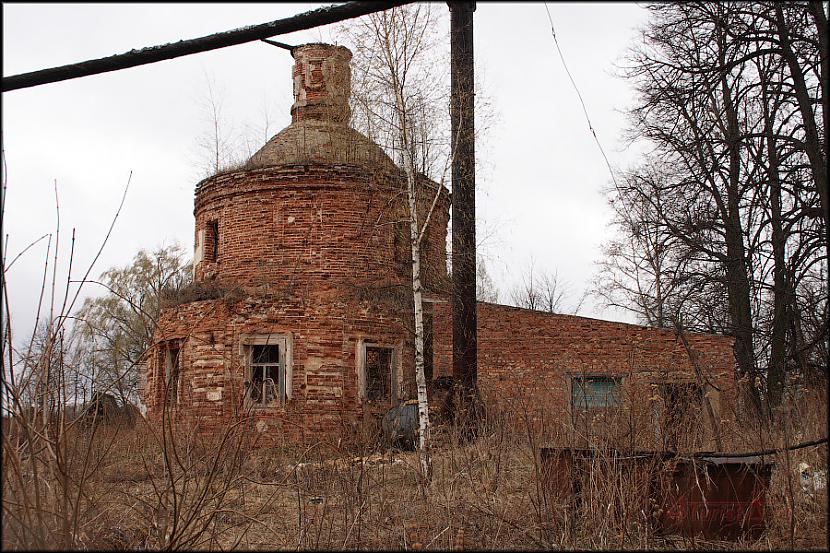 Teritorijā atrodas arī baznīca... Autors: ruudza6 Pamesta nometne Krievijā