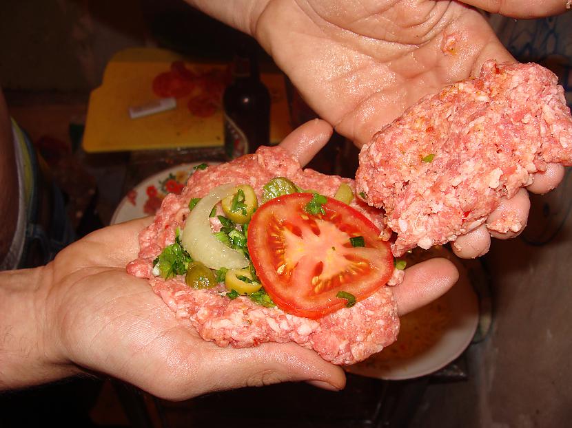 paraleli blieteejam... Autors: sandisbebrs home-made...... burger you perv.