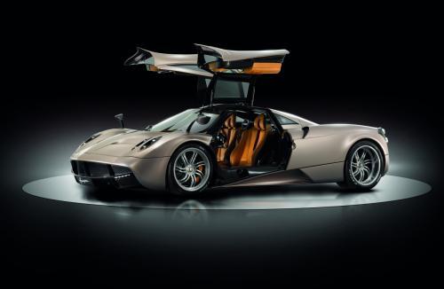 Monstrs ir aprīkots ar 700 ZS... Autors: djosko Jaunais Pagani Huayra