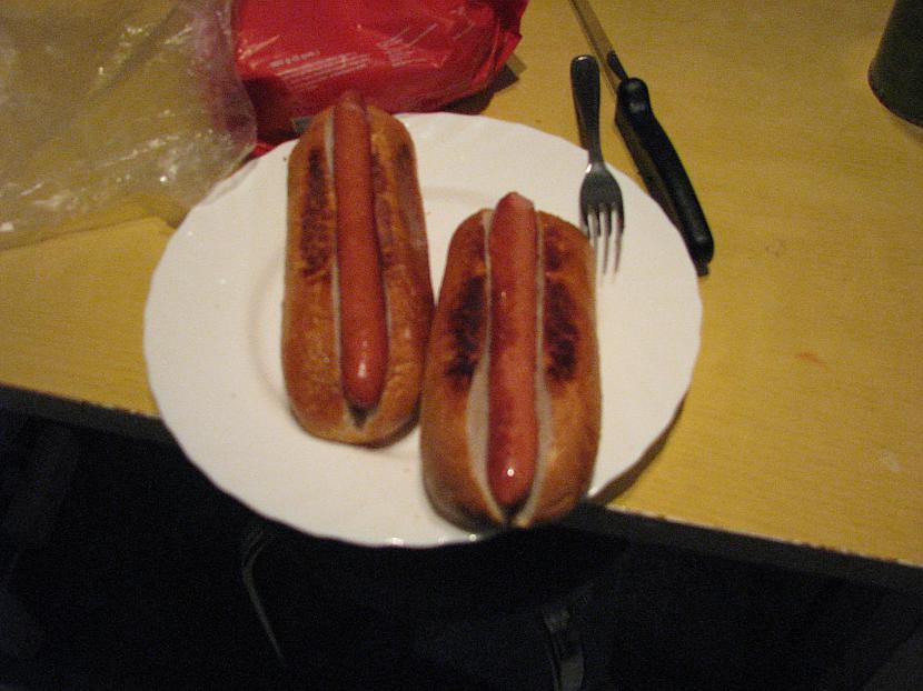 Ieliec desiņas maizītes Autors: Nāriņš Hotdogs mājas apstākļos!
