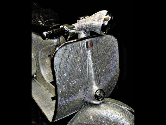 Minhenes rūpnīca ... Autors: FuRiOuSe Swarovski VESPA