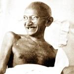 Mahatma GandhiGhandi uzsāka... Autors: ellah 10 cilvēki kas mainīja pasauli