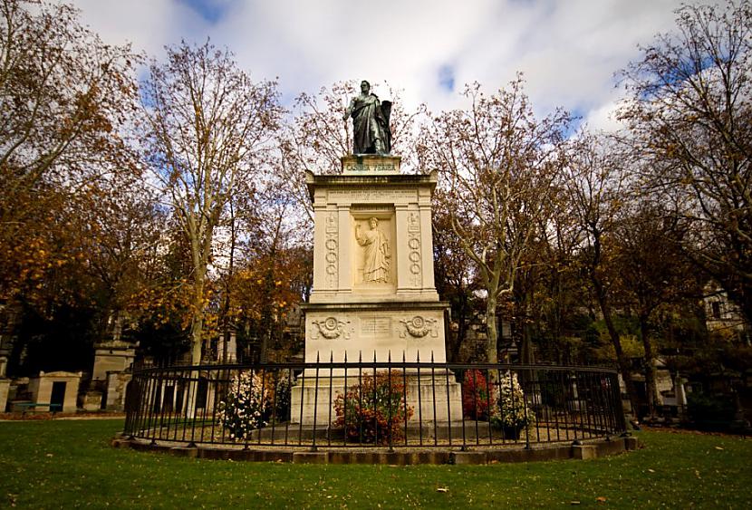 Piemineklis slavenam franču... Autors: nekrogrief Skaistākā kapsēta pasaulē