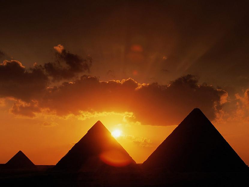  Autors: Fosilija Kas ēģiptiešiem uzcēla piramīdas?