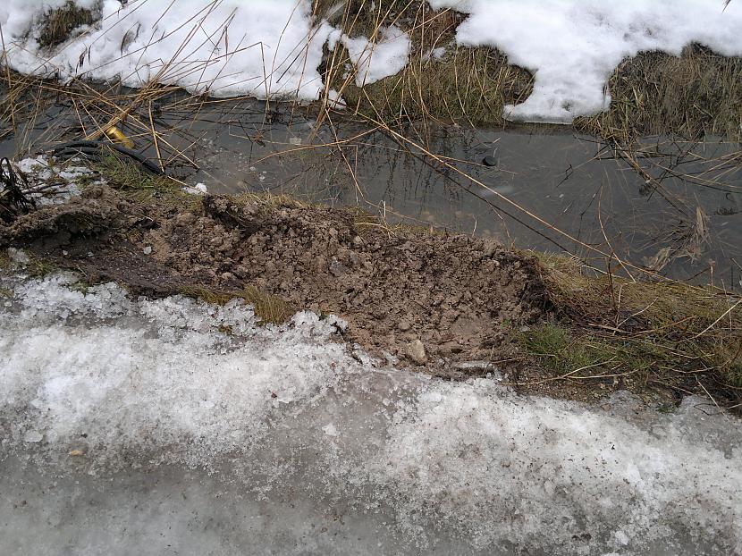  Autors: jackass1919 Ventspils grāvī ieslīd Volvo!