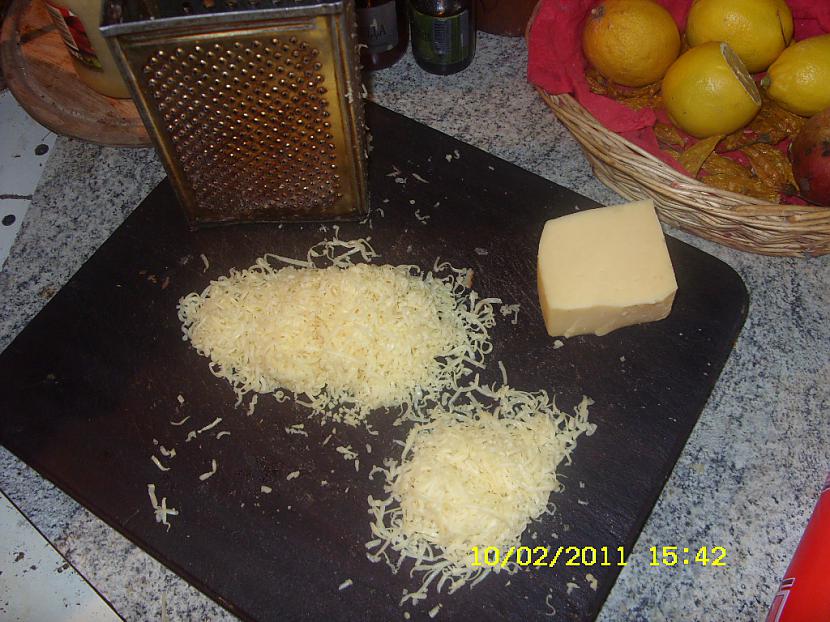 sarīvejam sieru pēc iespējas... Autors: zIIxs Cepti makaroni ar sieru