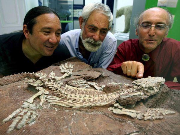 Paleontoloģisti no kreisās... Autors: DESPOTS GORE Zudušais permas periods