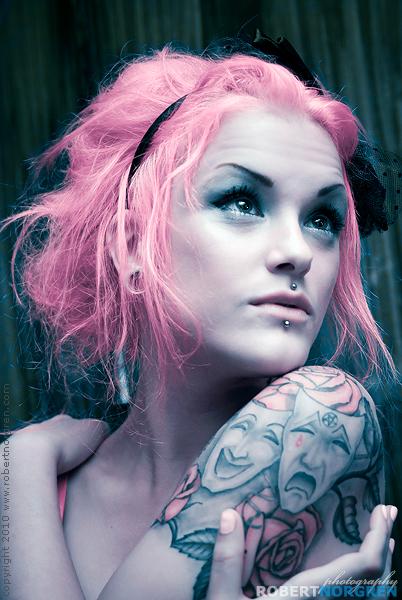  Autors: laaacene Pink Hair - They Like To Be Different ^^