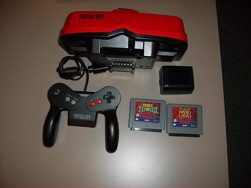 Virtual Boy un vadības pults... Autors: Werkis2 Spēļu konsole : Virtual Boy 1995