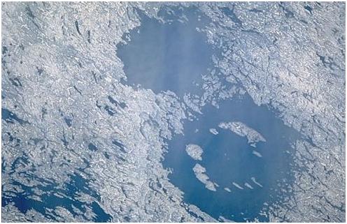 Klīrvoteras ezeriKanādā... Autors: Fosilija Lielākie meteorītu krāteri pasaulē