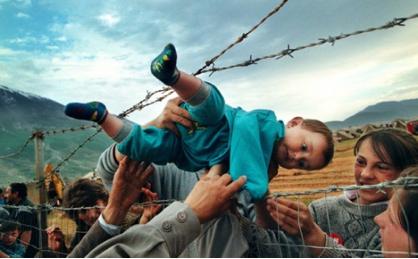 Kosovas bēgļi Carol GuzyCarol... Autors: snakey93 Foto, kuri šokēja pasauli. (!)