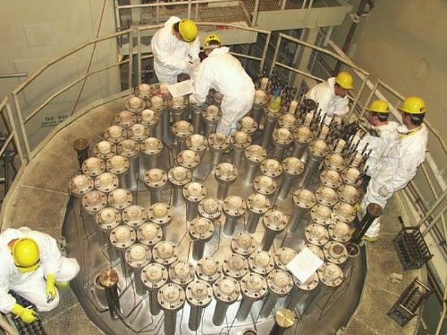 SIS tiek ielādēti reaktorā ar... Autors: kapeika Japāna - visinformatīvākais. AES.