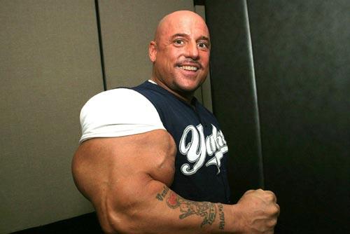 Cilvēks kura bicepss tiek... Autors: kapeika Pasaulē lielākais