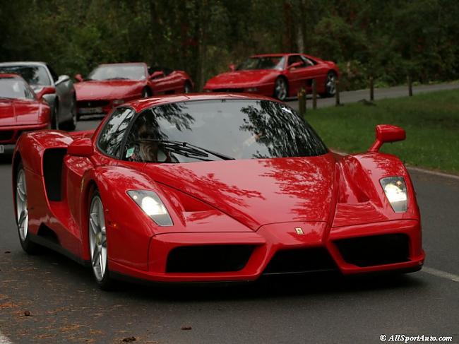  Autors: Fosilija 2002 Ferrari Enzo