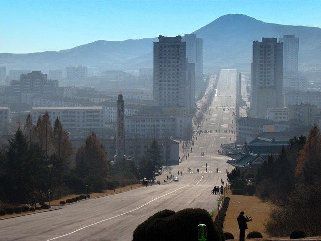 Plascaronas ielas bez nekādas... Autors: TheSame Šokējošā Ziemeļkoreja!!