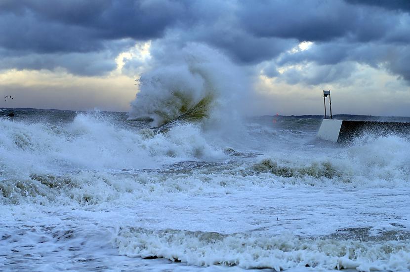  Autors: Fosilija Postošas vētras jūrā