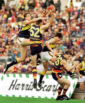  Australian Rules Football tas... Autors: egis098 World’s 10 Most Dangerous Team Sports.