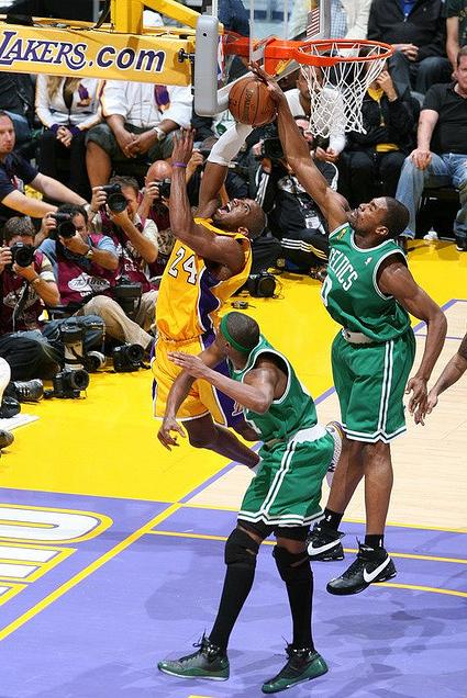 3 Konkurence starp Lakers un... Autors: NaOH 10 iemesli, kāpēc basketbols ir labāks par beisbolu.