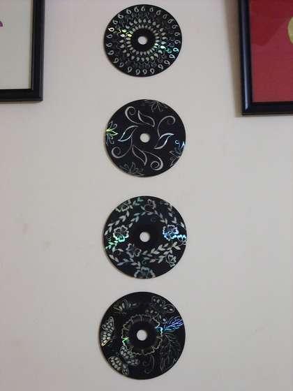 pieliekam pie sienas Autors: Exily Veidojam mākslu uz diskiem