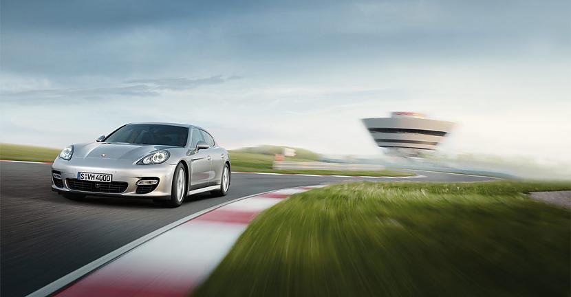 Lai arī krietni jaudīgāks un... Autors: JankeliS Porsche Panamera arī Turbo S versijā