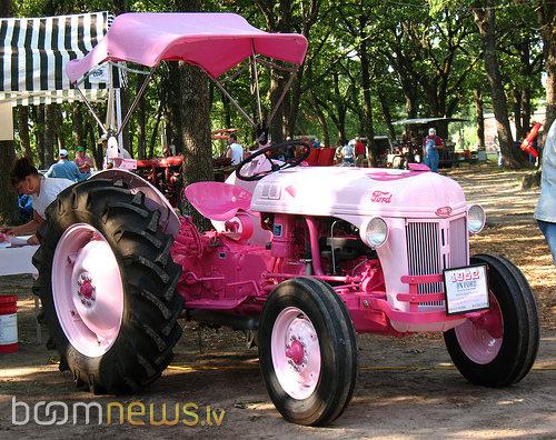  Autors: THUNDERTRUCKS Glamūrīgi traktori