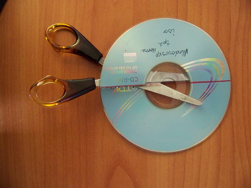 Pārgriežam vienu disku uz... Autors: FonTosteris Ko iesākt ar CD/DVD diskiem.? (3. daļa)