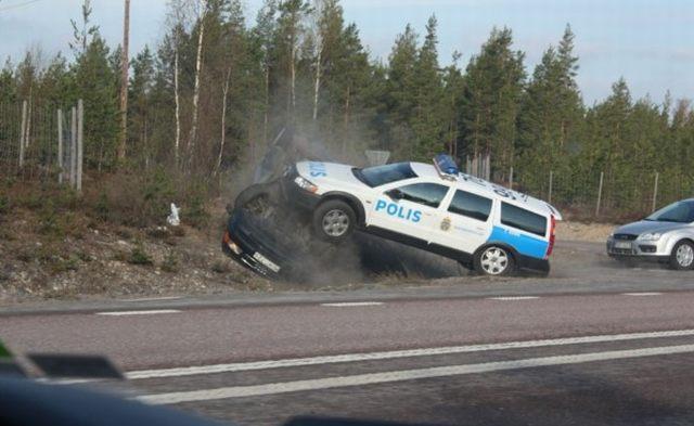  Autors: pruseks Skarbie zviedru policisti...