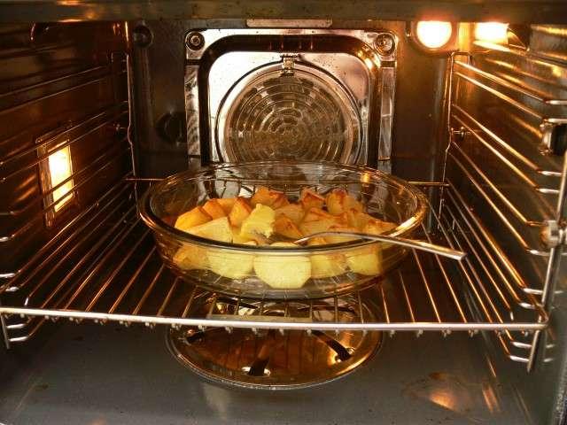 un apsmērējam kartupeļus ar... Autors: Mazulits īstu viru karbonāde!!!