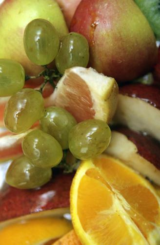  Autors: nauruha Kā pareizi viesībās ēst augļus